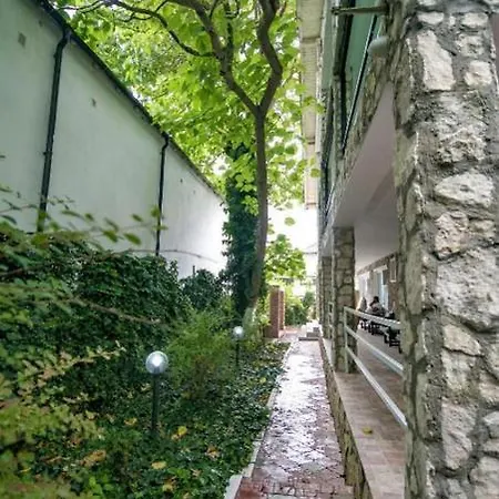 Bam Hotel