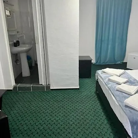Bam Hotel *