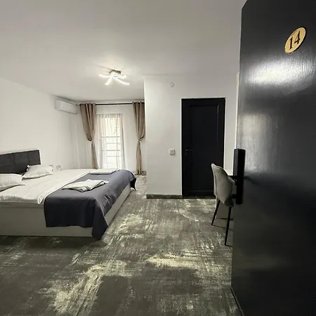 Bam Hotel *